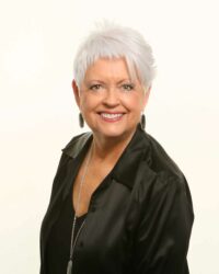 Jonna headshot